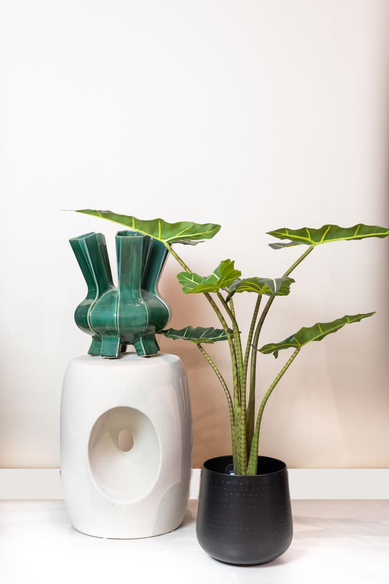 Artificial Alocasia Frydek Plant – 80cm – High-quality artificial indoor plant with realistic leaves – Evergreen & easy-care – Decorative plant for living room, office & interiors